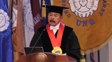 Jaksa Agung RI Beri Ulasan Terhadap Orasi Ilmiah Pengukuhan Profesor Kehormatan Prof. Dr. Bambang Sugeng Di Universitas Sebelas Maret Surakarta